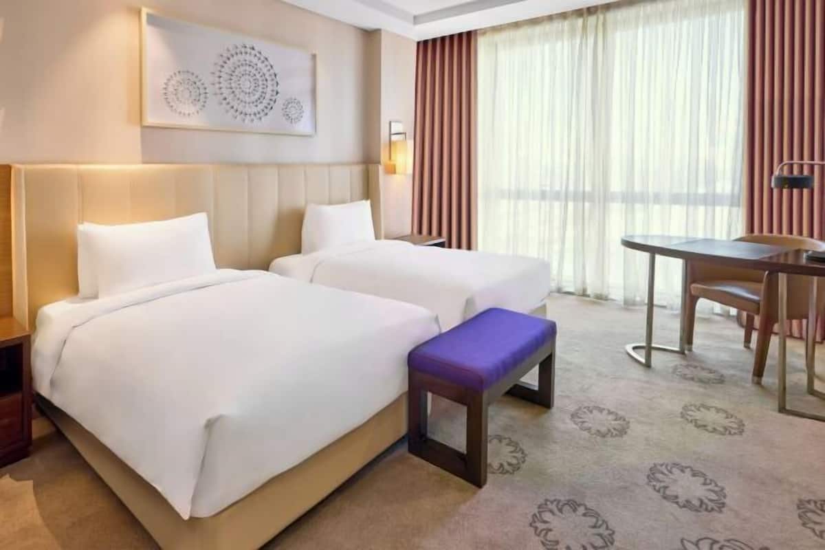 Hypo-allergenic bedding, minibar, in-room safe, desk