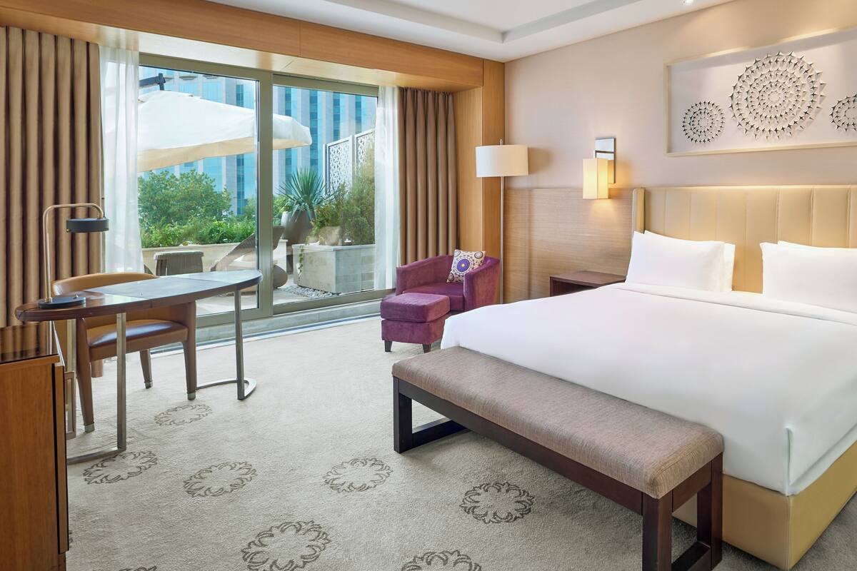 Deluxe Room, 1 King Bed, Terrace | Hypo-allergenic bedding, minibar, in-room safe, desk