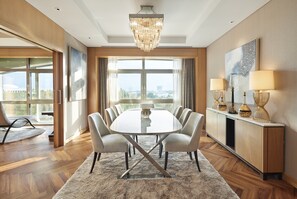 Literie hypoallergénique, minibar, coffres-forts dans les chambres