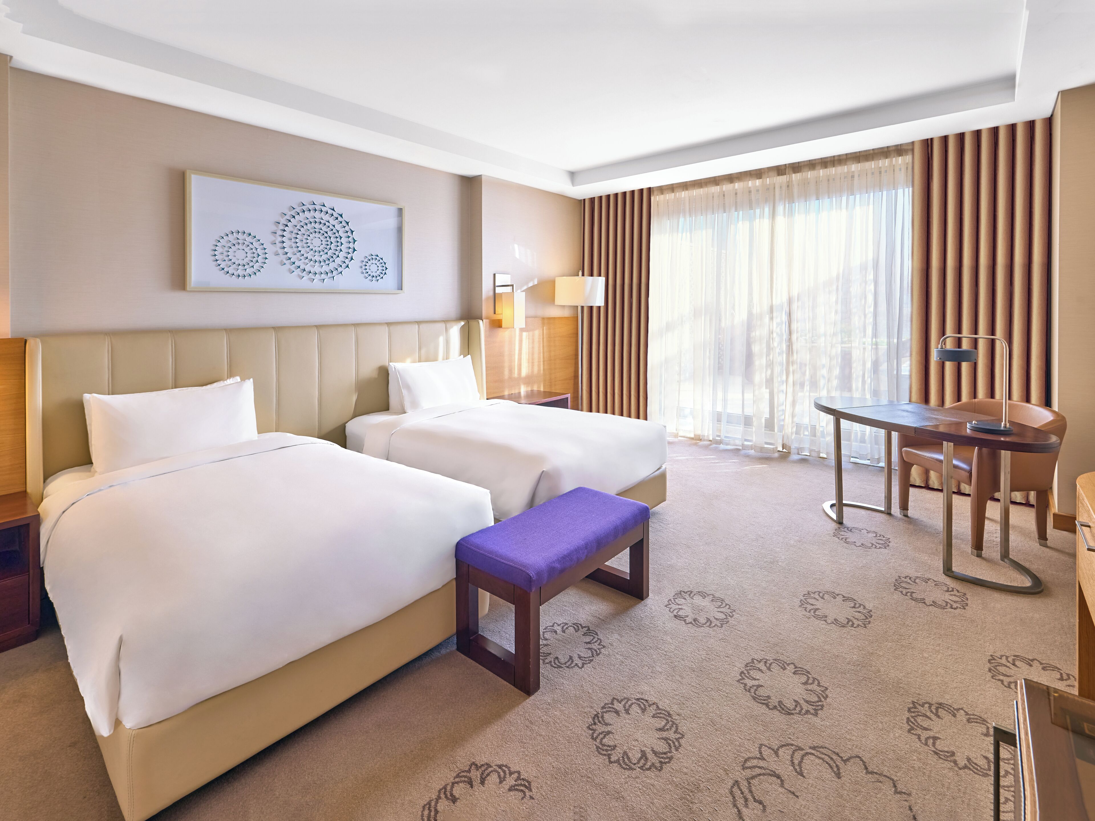 Allergiatestatut vuodevaatteet, minibaari, tallelokero huoneessa