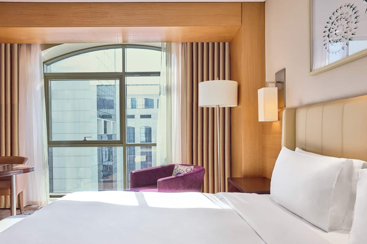 Deluxe Room, 1 King Bed | Hypo-allergenic bedding, minibar, in-room safe, desk