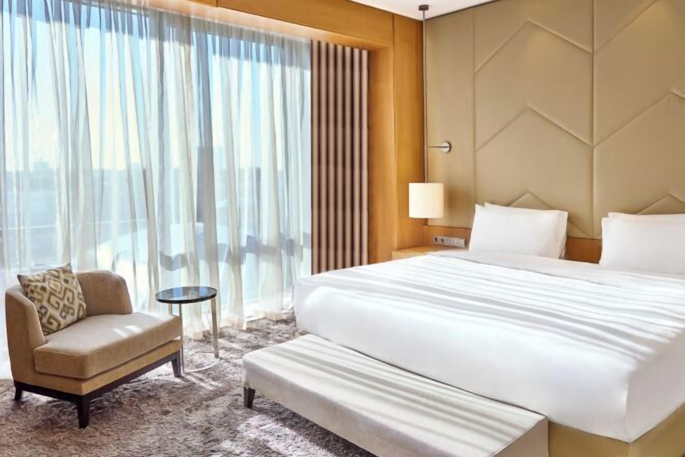 Allergiatestatut vuodevaatteet, minibaari, tallelokero huoneessa