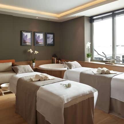 Couples treatment rooms, sauna, hot tub, steam room, body treatments