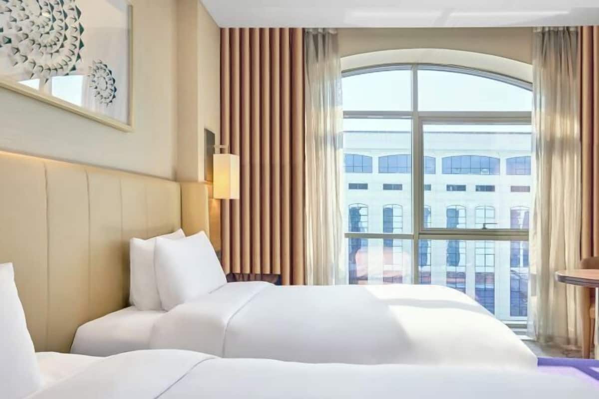Hypo-allergenic bedding, minibar, in-room safe, desk