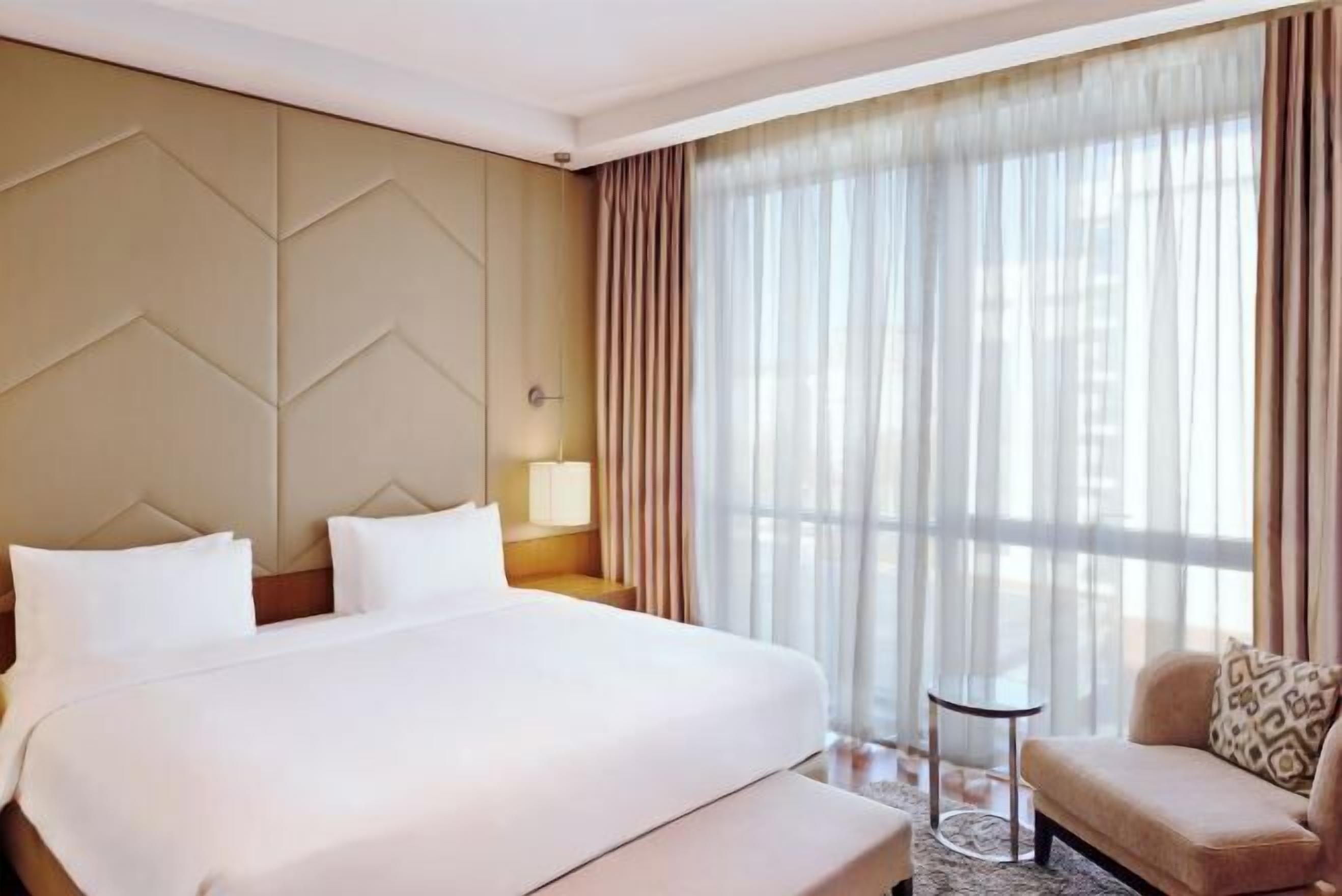 Allergiatestatut vuodevaatteet, minibaari, tallelokero huoneessa