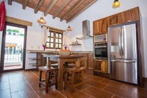Apartment | Private kitchen | Microwave, coffee/tea maker, high chair, cookware/dishes/utensils - Refugio del Mar (Bucerías)
