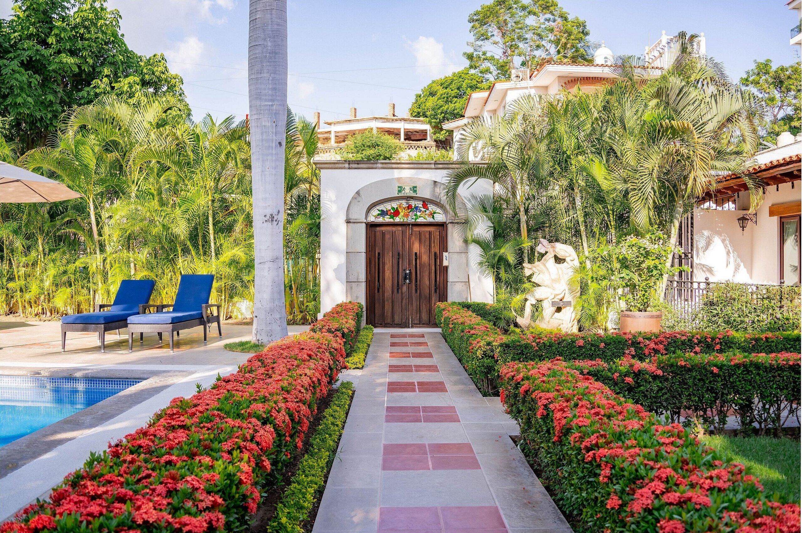 3 outdoor pools, open 8:00 AM to 10:00 PM, pool umbrellas, pool loungers