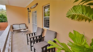 Suite – deluxe, 2 soverom, terrasse, hageutsikt | Balkong