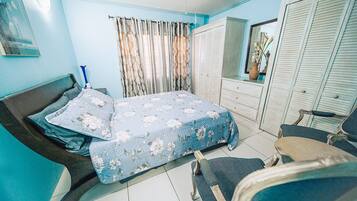 Egyptian cotton sheets, premium bedding, pillow-top beds, in-room safe