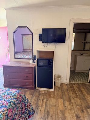 Standard Room, 1 King Bed, Smoking