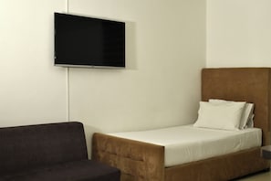 Habitación familiar | Edredones de plumas, caja fuerte, escritorio y cortinas opacas
