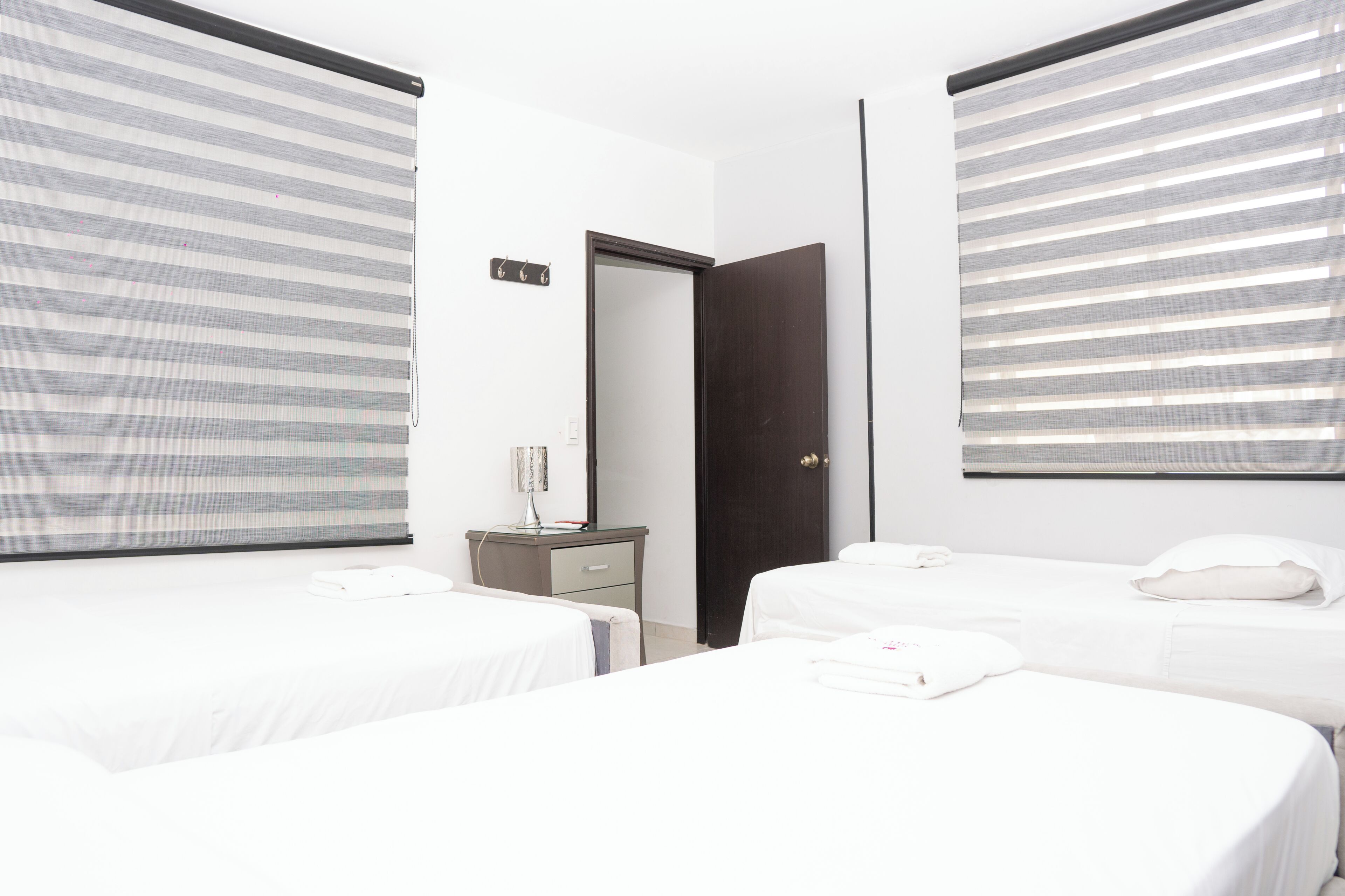 Couette en duvet d'oie, coffres-forts dans les chambres, bureau