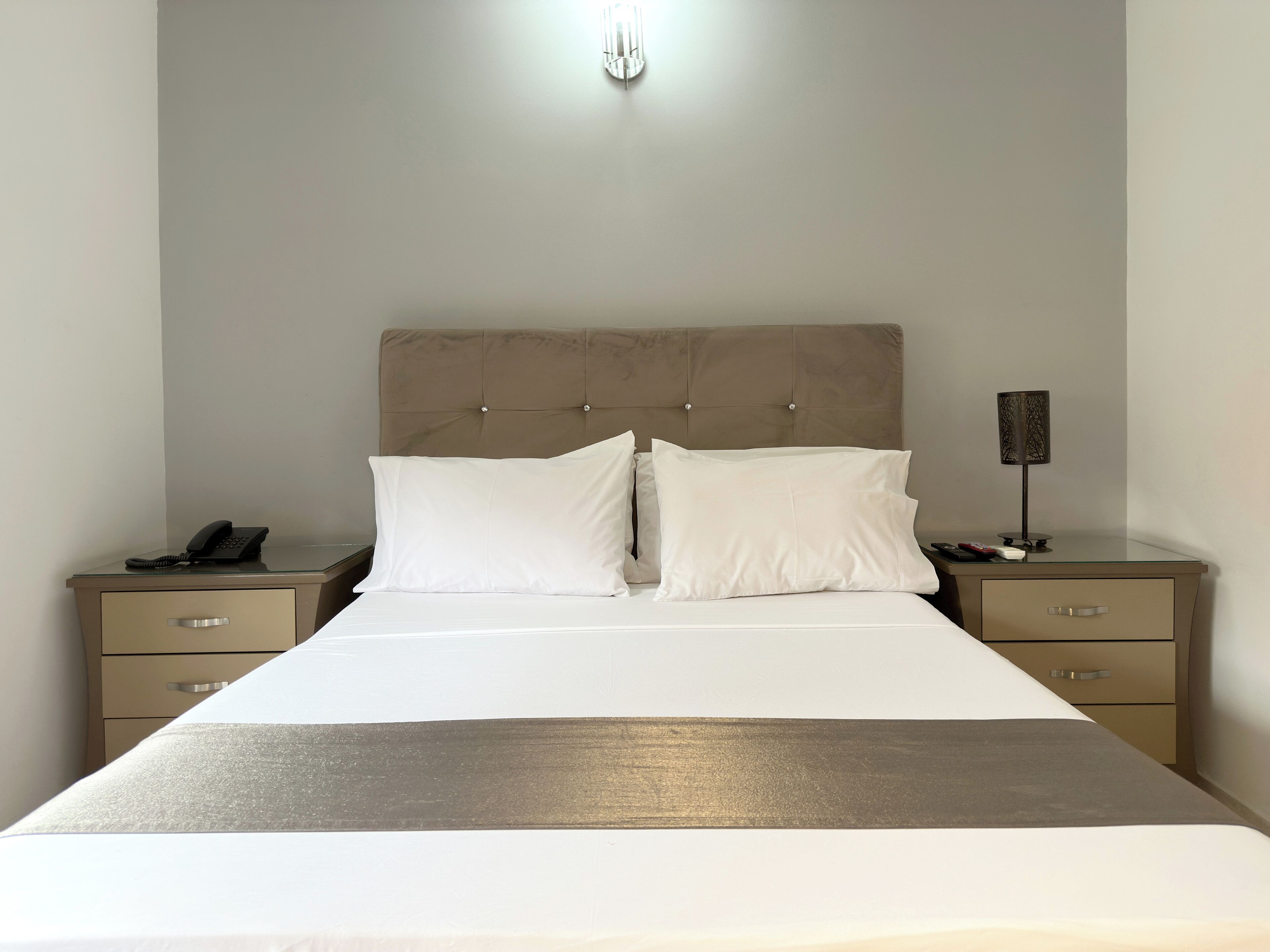 Couette en duvet d'oie, coffres-forts dans les chambres, bureau
