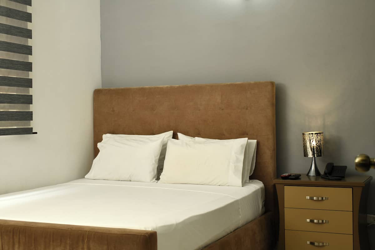 Family Room | Down duvets, in-room safe, desk, blackout curtains