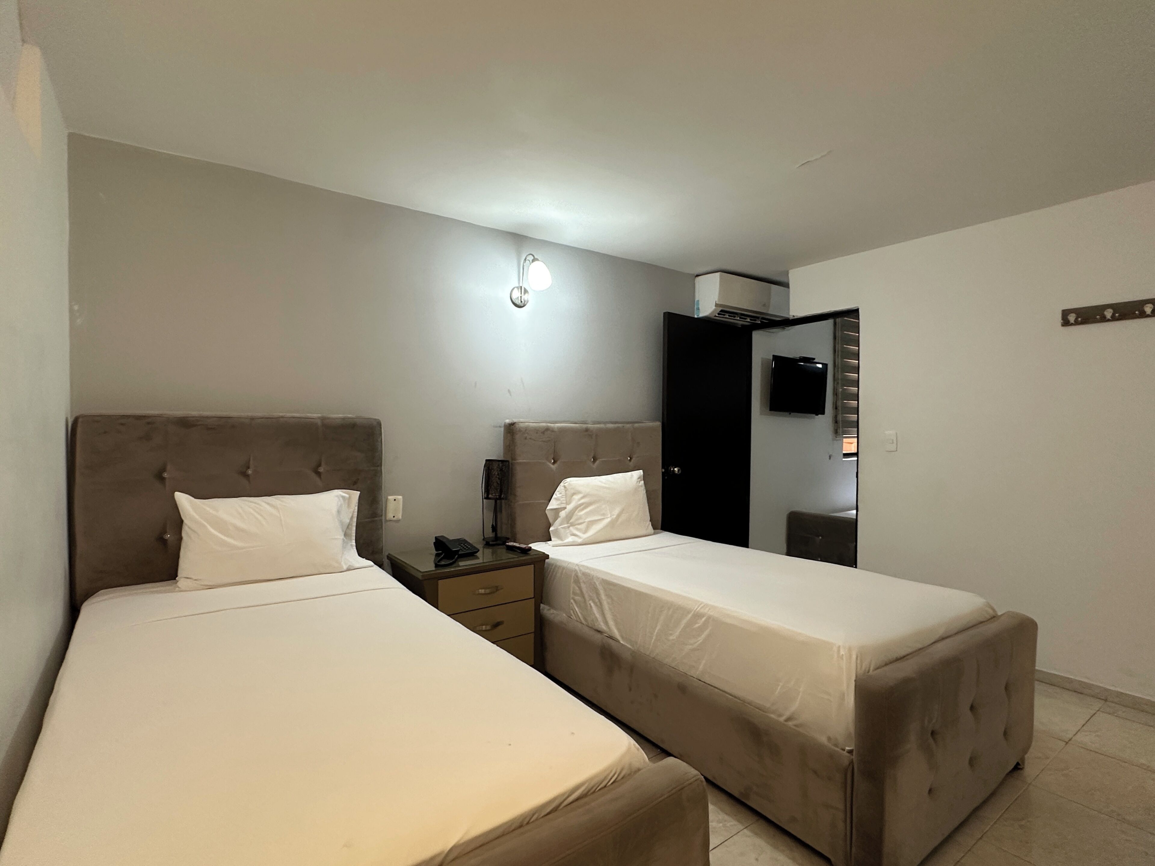 Couette en duvet d'oie, coffres-forts dans les chambres, bureau