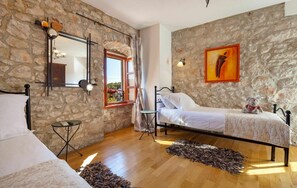 4 chambres, fer et planche à repasser, accès Internet