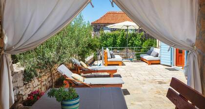 Heritage Villa in der Nähe von Milna mit Privatpool