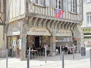 Outdoor dining - Beautiful farmhouse with private pool (Perchède)