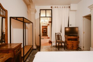 Room, 1 Queen Bed | Premium bedding, down comforters, pillowtop beds, individually decorated