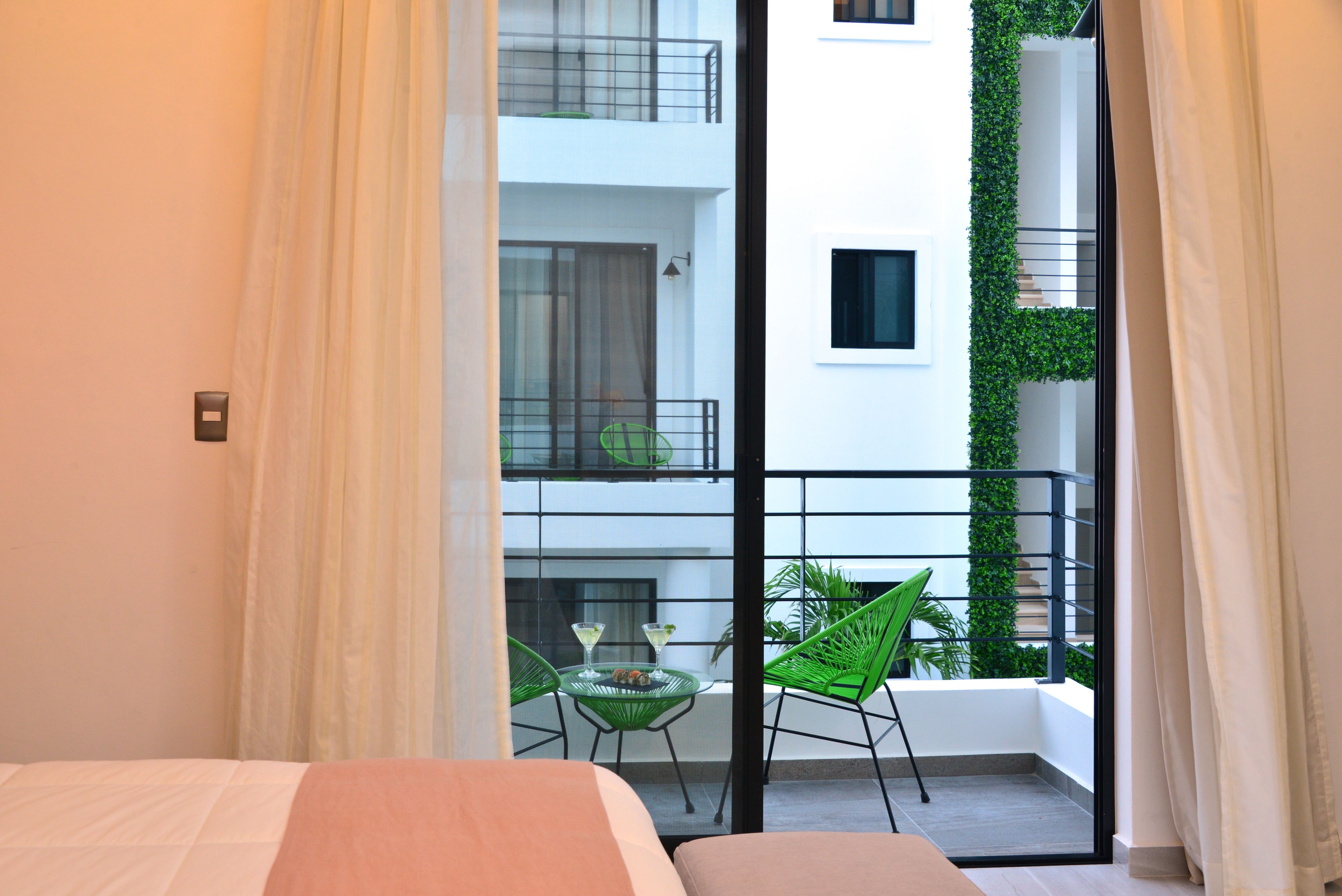 grand room, balcony | premium bedding, down duvets, pillow-top beds, minibar