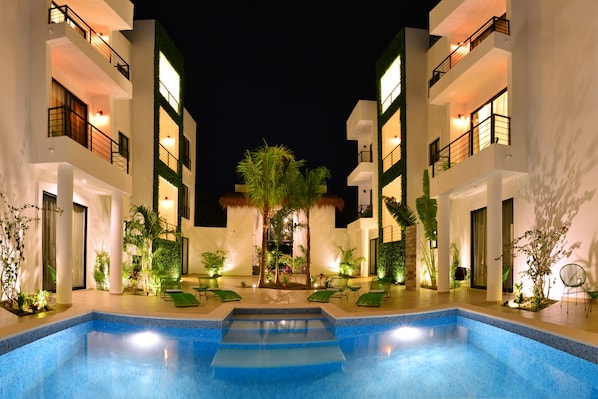 Outdoor pool, sun loungers