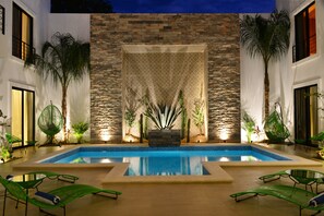 Outdoor pool, pool loungers - Elements Tulum Boutique Hotel (Tulum)