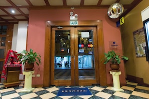 Property entrance - Hostal Bonbini (Lima)