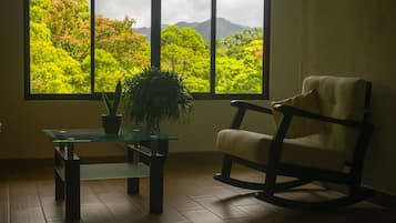 Casitas nomadas | Living area | Books