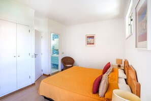3 bedrooms, iron/ironing board, WiFi