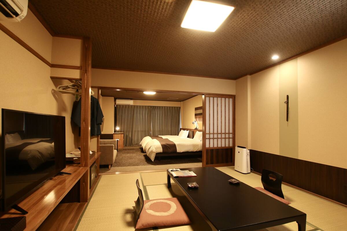 Basic Room (Japanese Western Style, Beds + Futons) | Peralatan tempat tidur premium, peti besi dalam bilik 