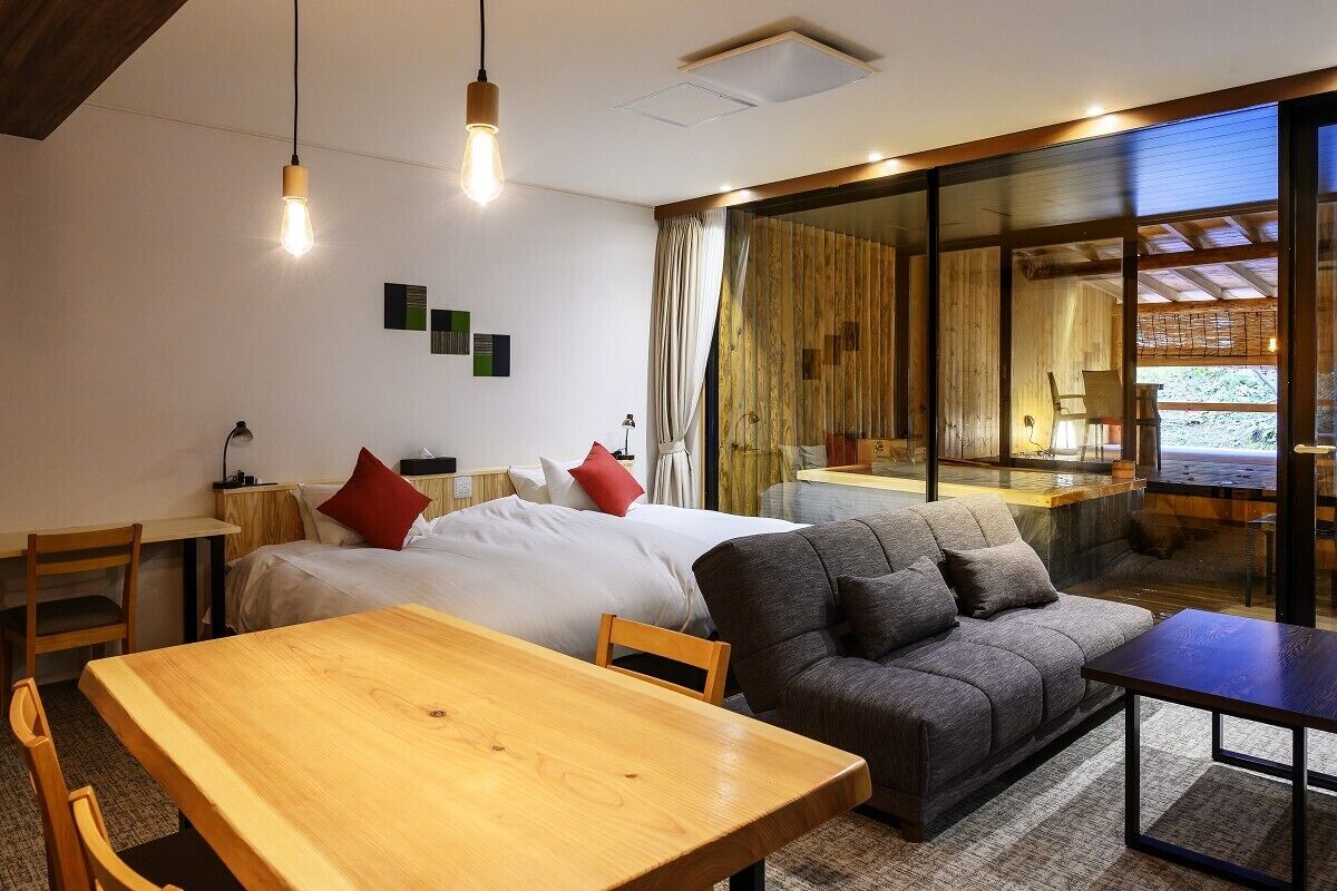 Twin Room with Shower- Non-Smoking