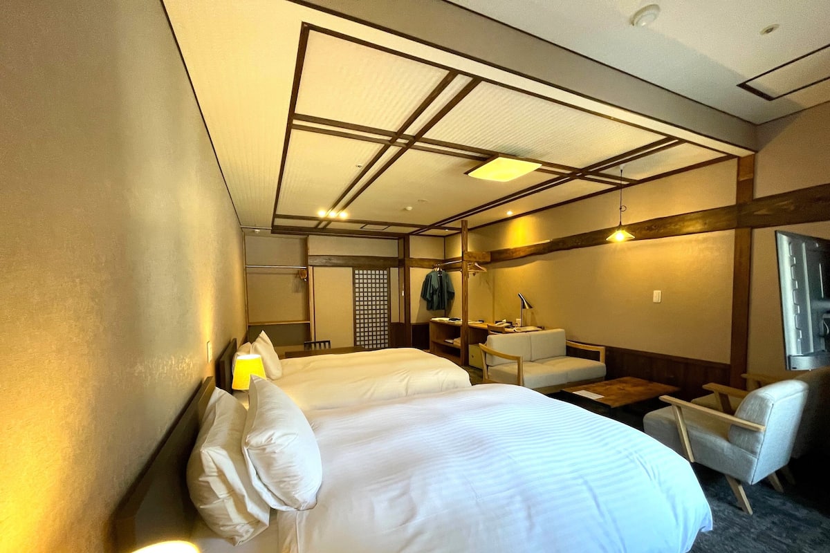 Habitación estándar con 2 camas individuales, no fumadores (Japanese Western Room with Shower) | Ropa de cama de alta calidad, caja fuerte, cortinas opacas