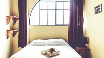 Habitación doble, 1 cama matrimonial | 1 habitación, ropa de cama de alta calidad, escritorio y wifi gratis