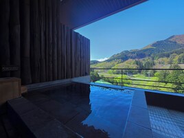 Quarto duplo superluxo, para não fumantes (with Open Air Bath, 56sqm) | Banheiro | Produtos de toalete grátis, secador de cabelo, chinelos 
