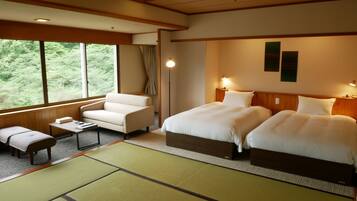 High-Floor Japanese-style Twin Room | Cofres nos quartos, Wi-Fi de cortesia, roupa de cama