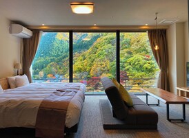 [Main Building 11F with Open Air Bath] Premier View Suite, 56sqm, Non Smoking | In-room safe, free WiFi, bed sheets