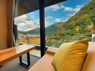 Yuze Hotel