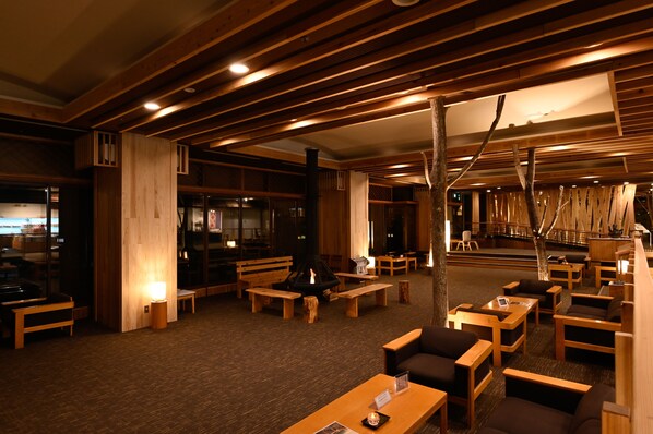 Lobby-lounge