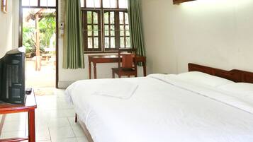 Standard Double Room, 1 Queen Bed, Non Smoking | Desk, free WiFi, bed sheets