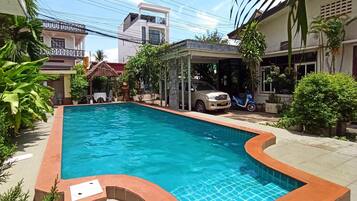 Outdoor pool, pool loungers