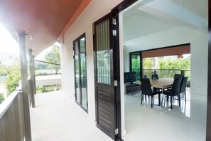 3 bedrooms, in-room safe, desk, blackout curtains