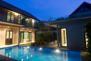 Hồ bơi ngoài trời 