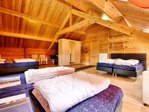 5 bedrooms, WiFi - Elegant Villa with Sauna (Septon)