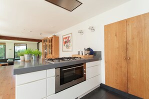 Réfrigérateur, four, plaque de cuisson, lave-vaisselle