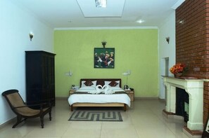 Desk - KSTDC Hotel Mayura Sudarshan (Ootacamund)