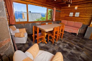 Bungalow (4 People) | In-room dining