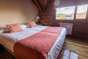 Bungalow (3 People) | 2 camere, una cassaforte in camera, Wi-Fi gratuito, lenzuola
