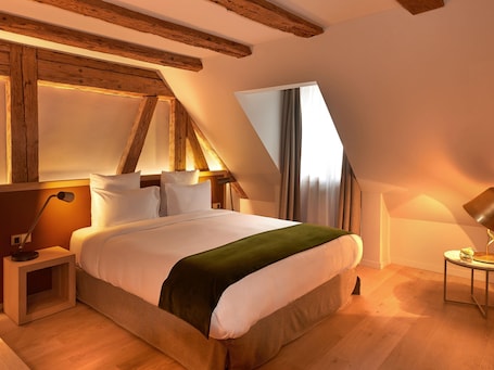 Ropa de cama de alta calidad y minibar . 5 Terres Hotel & Spa - MGallery Collection