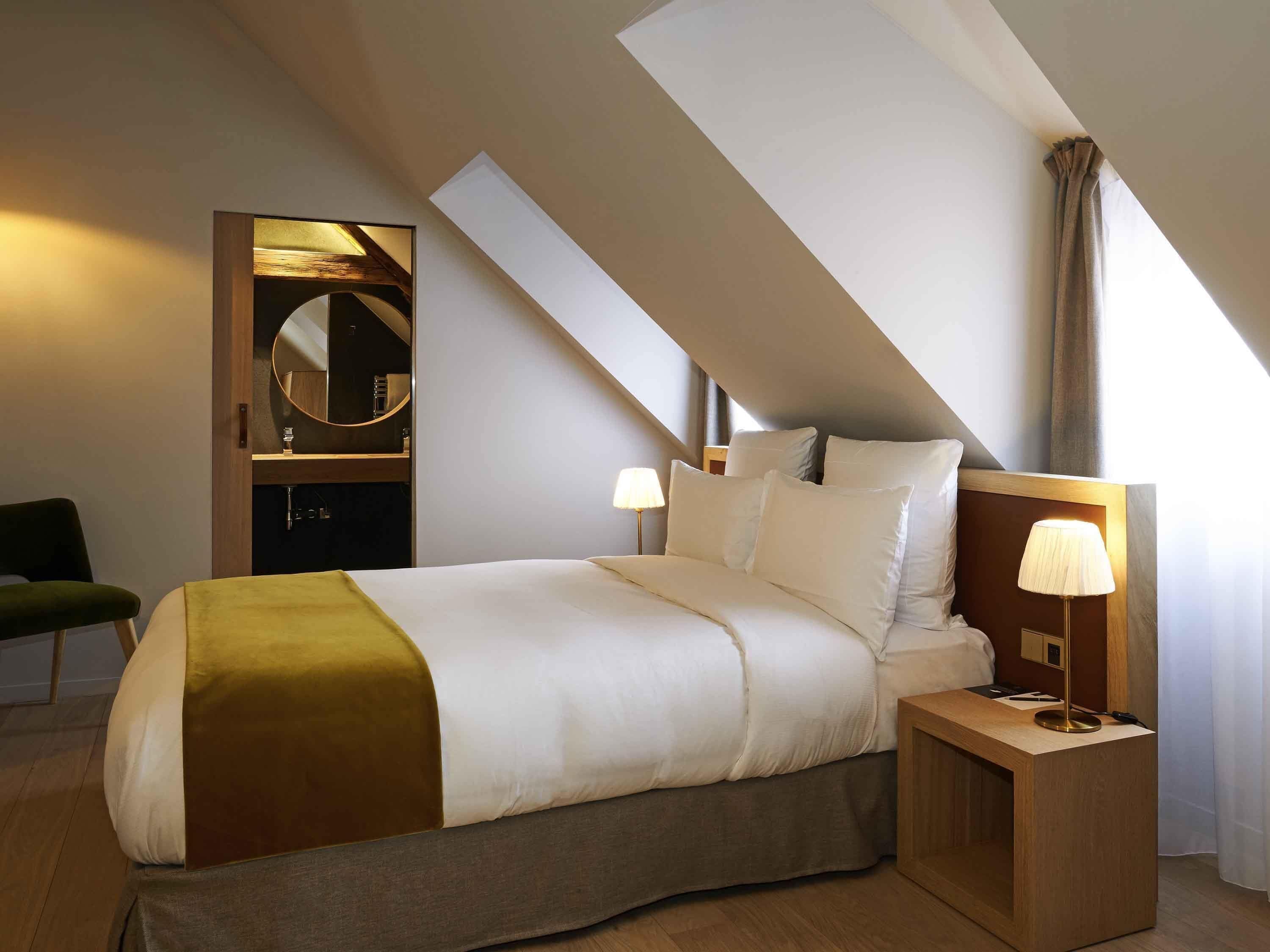 Ropa de cama de alta calidad y minibar 