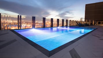 Outdoor pool, pool loungers